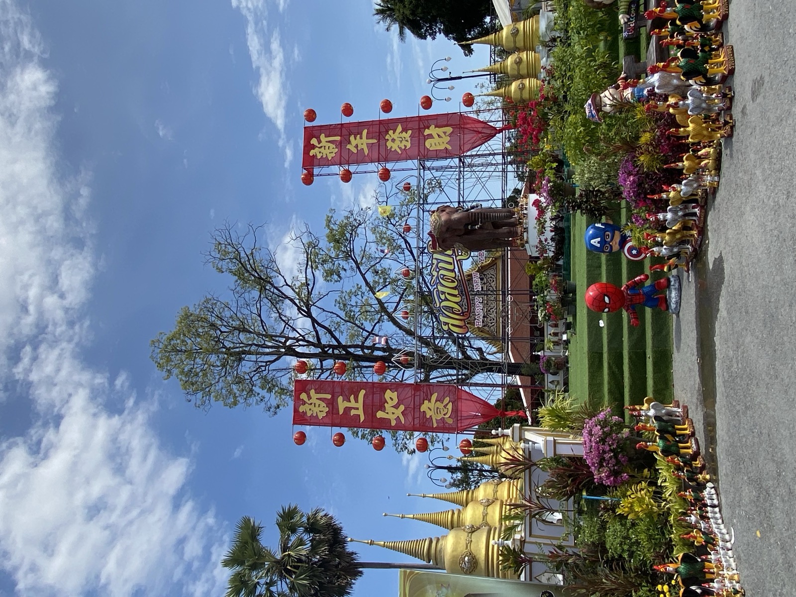 Ai Kai Temple statuary in Sichon